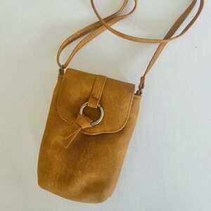 Stella and Max tan crossbody purse